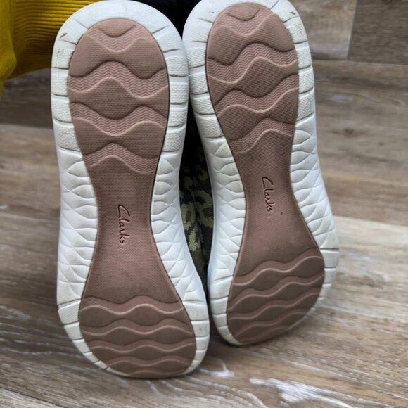 Clarks Adella Step Olive Textile Orthotic Walking Sneaker Women's Size 9.5 - Picture 4 of 7